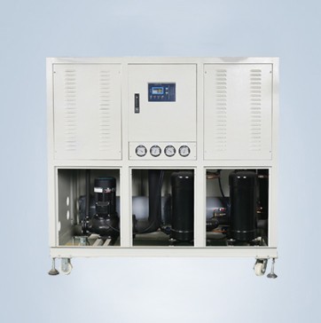 Water cooled low-temperature freezer